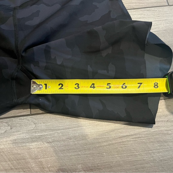 Lululemon Base Pace High-Rise Short 8"
Heritage 365 Camo Deep Coal Multi, Sz 10 - Picture 3 of 5